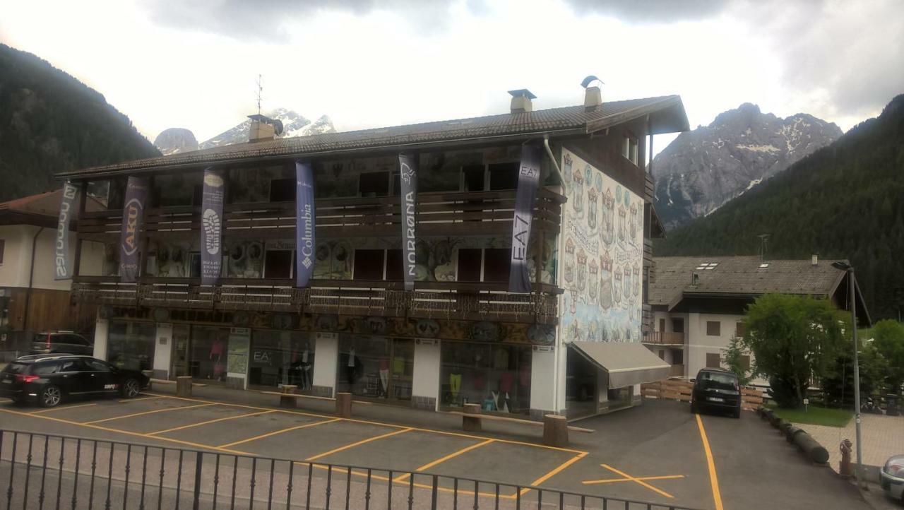Appartamenti Bernard Sas Canazei Extérieur photo